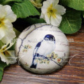 bola de cristal retro con decoración del hogar o recuerdos